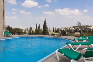 Bazén v ubytování Cassia Hotel Jerusalem nebo v jeho okolí