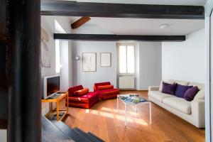 Зона вітальні в Antica Via Volta - The House Of Travelers