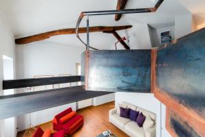 Зона вітальні в Antica Via Volta - The House Of Travelers