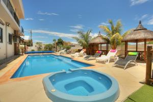 Бассейн в L'Oiseau de L'Ocean Tourist Residence или поблизости