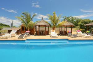 Бассейн в L'Oiseau de L'Ocean Tourist Residence или поблизости