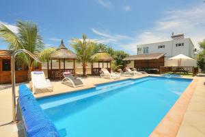 Бассейн в L'Oiseau de L'Ocean Tourist Residence или поблизости