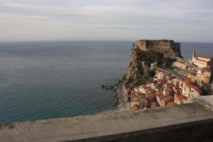 a view of the town of dubrovnik from the edge of a cliff at Gemma del Sud in Scilla
