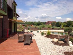 Vonkajšia záhrada v ubytovaní Lake View Apartments near Golf Resort Kunětická Hora, Dříteč