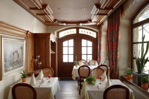 Logis Hotel-Restaurant Petry的休息区