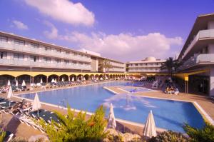 a large swimming pool in front of a hotel at Hotel Mediterraneo in Benidorm