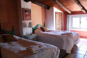 A bed or beds in a room at Posada del Castaño