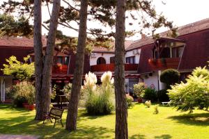 A garden outside Hotel Kentaur