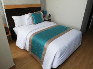 Cama ou camas em um quarto em Hotel Diamond Lima