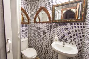Bathroom sa Riad Dar Mansoura
