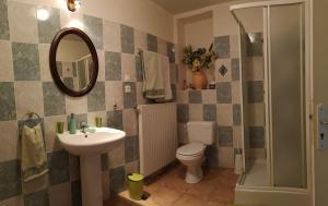 Moulin De Cornevis Bed and Breakfast tesisinde bir banyo