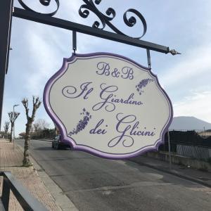 Signe de crevettes françaises dans l'établissement IL GIARDINO DEI GLICINI, à Ercolano
