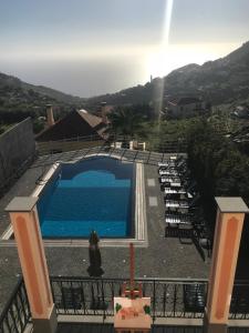 Uma vista da montanha tirada do hotel 