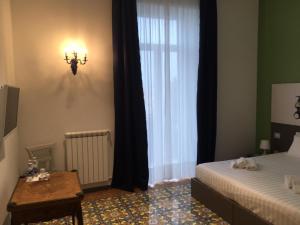 Postelja oz. postelje v sobi nastanitve Specchio di Parthenope B&B