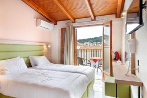 Posteľ alebo postele v izbe v ubytovaní Hotel Aggelos Kefalonia