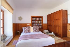 A bed or beds in a room at Thea Villas and Suite