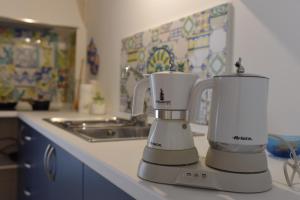 two white appliances sitting on a kitchen counter at B&B L'alcova in Terlizzi