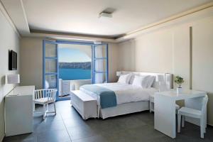 Voodi või voodid majutusasutuse Acroterra Rosa Luxury Suites & Spa toas