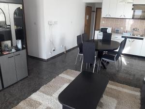 Kuchyň nebo kuchyňský kout v ubytování Apartments & Rooms Tony
