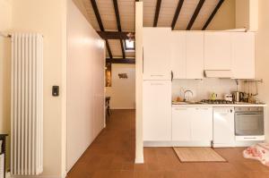 A kitchen or kitchenette at Ca' di Leo, Private Terrace in Historical Center