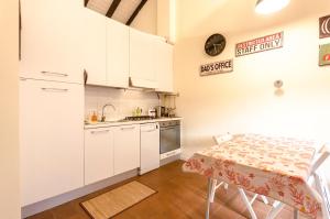 A kitchen or kitchenette at Ca' di Leo, Private Terrace in Historical Center