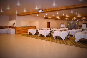 Restaurace v ubytování Newcastle Lodge & Convention Center