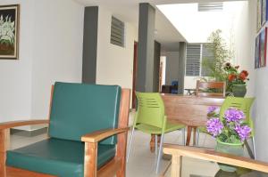 a dining room with a table and chairs at Hostal Libertad in Masaya