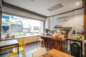 a large kitchen with a table and chairs at Tang Guang Aeum Coffee Residence in Bangkok