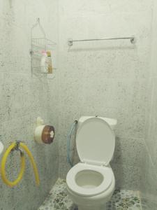 Kylpyhuone majoituspaikassa IZ Budget