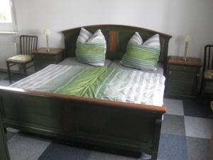 Postel nebo postele na pokoji v ubytování Ferienwohnung mit Aegidienblick