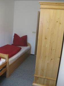 מיטה או מיטות בחדר ב-Ferienwohnung mit Aegidienblick