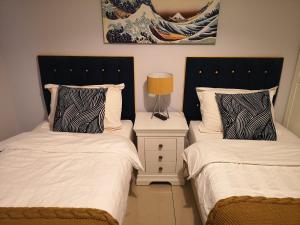 Säng eller sängar i ett rum på Riverside Rooms