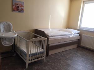 Posteľ alebo postele v izbe v ubytovaní DELI Tatry Apartment