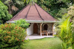 Vrt pred nastanitvijo Bliss Hotel Praslin