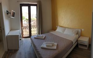 Giường trong phòng chung tại Giò Rooms