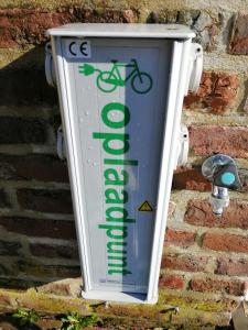 a sign that is on the side of a fire hydrant at Herberg Oud Holset in Lemiers +40 photos