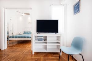 A television and/or entertainment centre at Acropolis Exceptional View