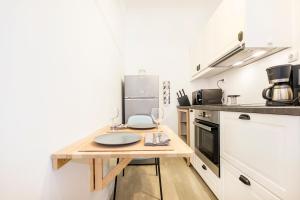 A kitchen or kitchenette at Acropolis Exceptional View