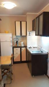 A kitchen or kitchenette at Blue Bay Sea View