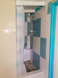 Phòng tắm tại Seawind Cottage- Traditional St.Lucian Style