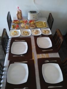 Đồ ăn tại/gần nhà khách