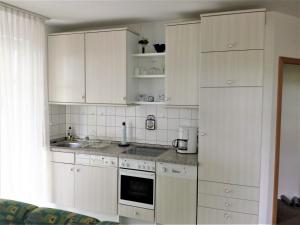 Küche/Küchenzeile in der Unterkunft Eine schöne 3-Zimmer-Wohnung mit Ostsee-Zugang!