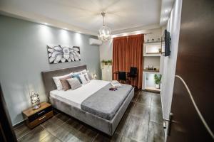 Posteľ alebo postele v izbe v ubytovaní One of a kind Luxury Apartment in City Center Near HELEXPO