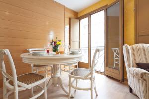a dining room with a white table and chairs at Calle Sant Miquel 18, 2º 1ª in Tossa de Mar