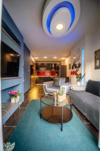 Posedenie v ubytovaní One of a kind Luxury Apartment in City Center Near HELEXPO