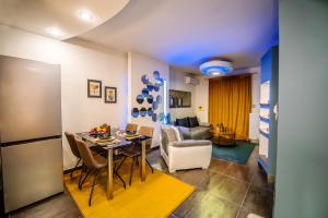 Posedenie v ubytovaní One of a kind Luxury Apartment in City Center Near HELEXPO