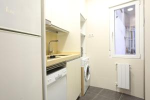 Kuchyň nebo kuchyňský kout v ubytování Atocha Art Apartment + 33 fotografií
