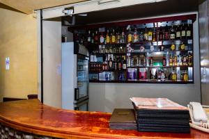 Lounge nebo bar v ubytování Diamonds Hotel Kampala