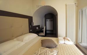 Llit o llits en una habitació de B&B Dimora Santa Chiara