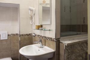 Kylpyhuone majoituspaikassa B&B Dimora Santa Chiara